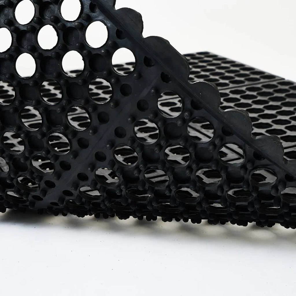 Tapete antifatiga de hule negro de 90x90 cm interconectable para áreas de trabajo de pie — Hules Quimor JR